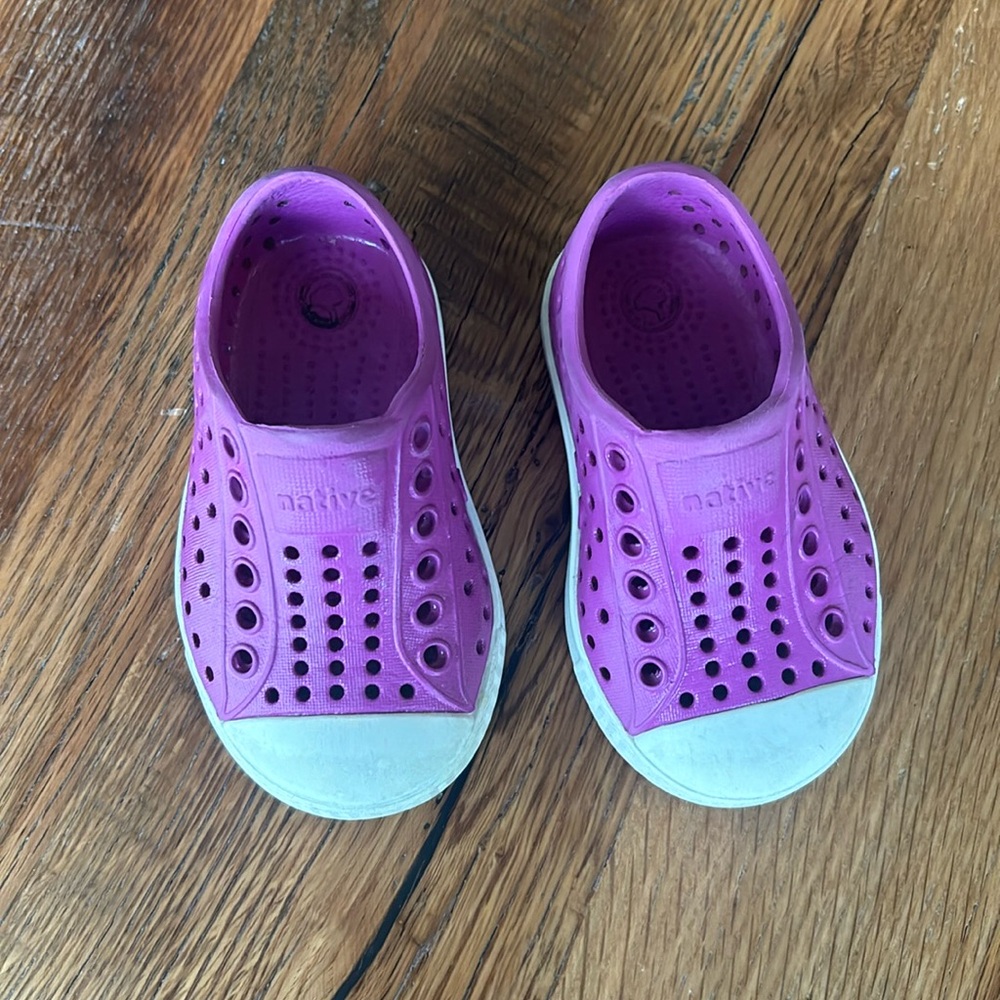 Native Shoes Jefferson Purple fuscia Sneakers Rubber, size C4, Little Girls